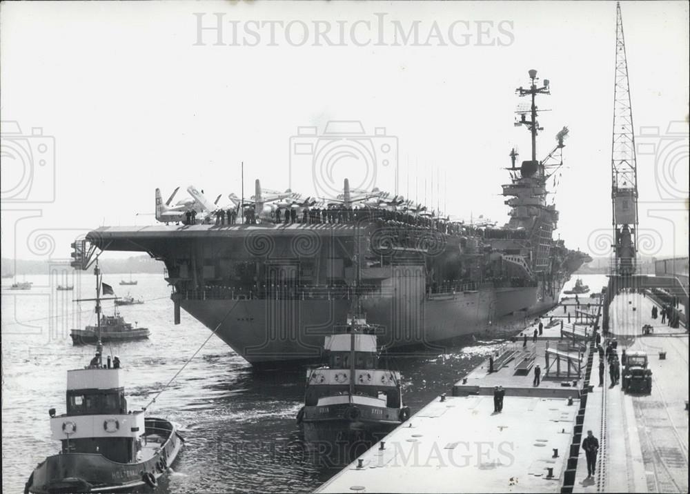 1962 Press Photo The American aircraft carrier "Wasp" landed in the Kiel - Historic Images