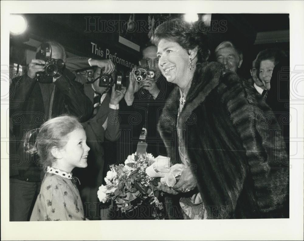 1976 Press Photo Princess Margaret At Theatre - Historic Images