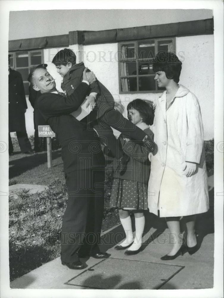1961 Press Photo James Zarb and family - Historic Images