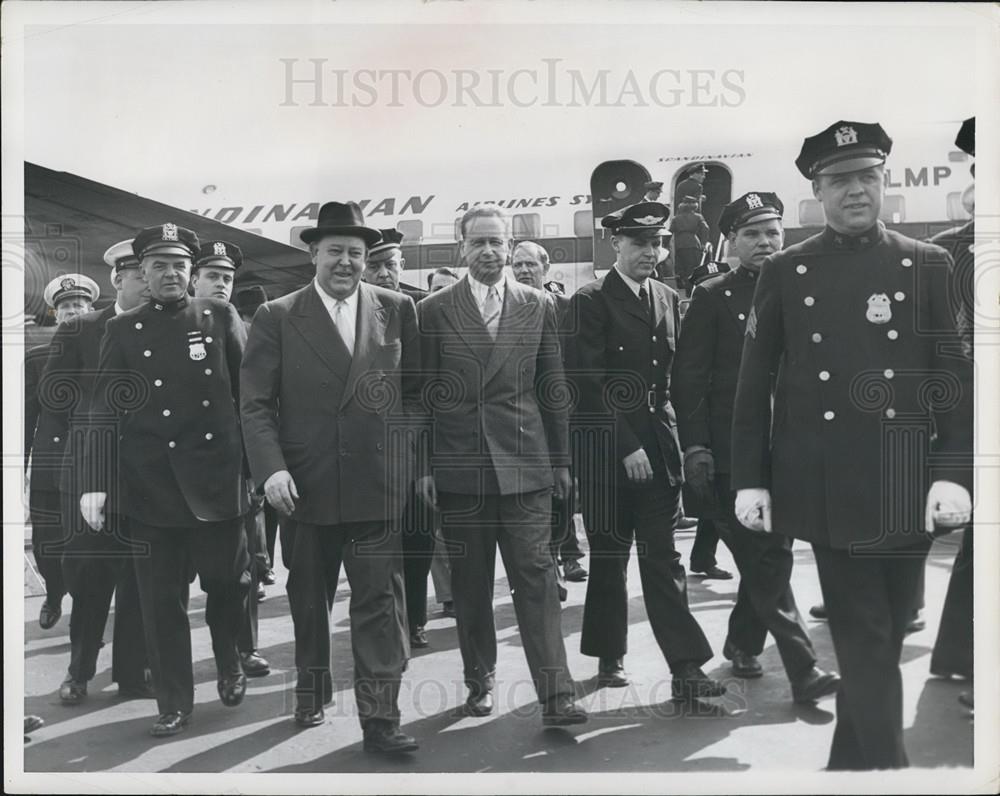 1953 Press Photo UN Executives Dag Hammarskjoeld And Trigve Lee In New York - Historic Images