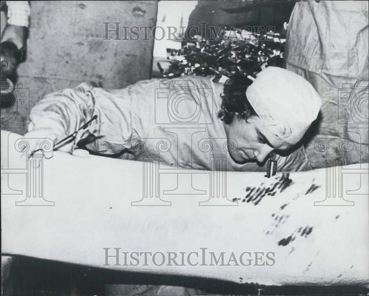 Press Photo Orthopedic Technologist Thomas Byrbe, Elephant Surgery - Historic Images