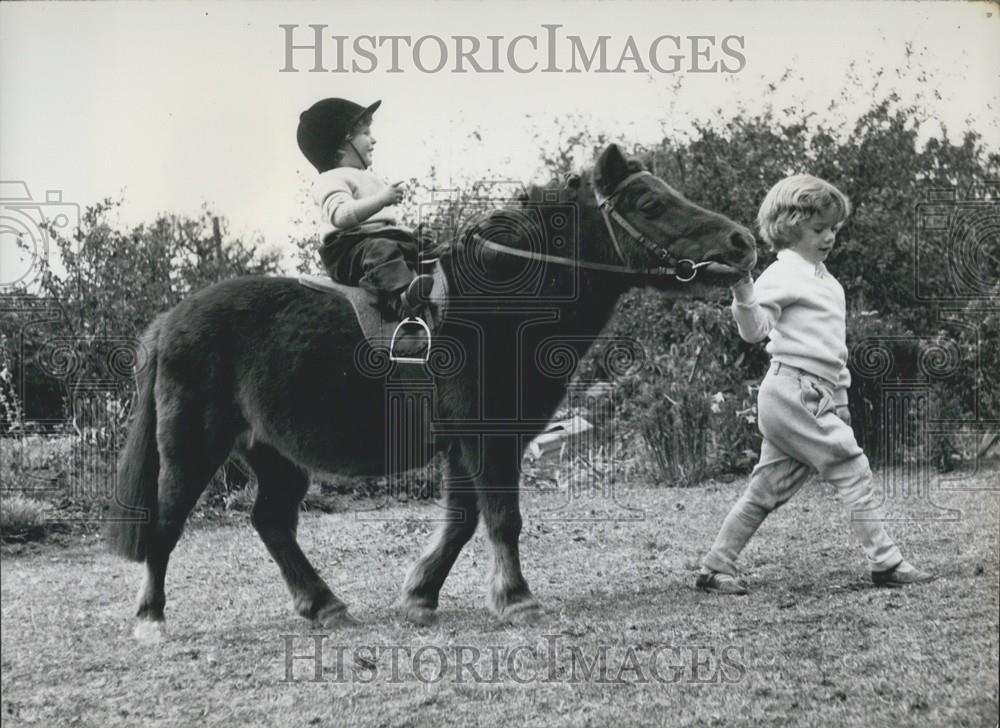 Press Photo Peter, Anne, Susie - Historic Images