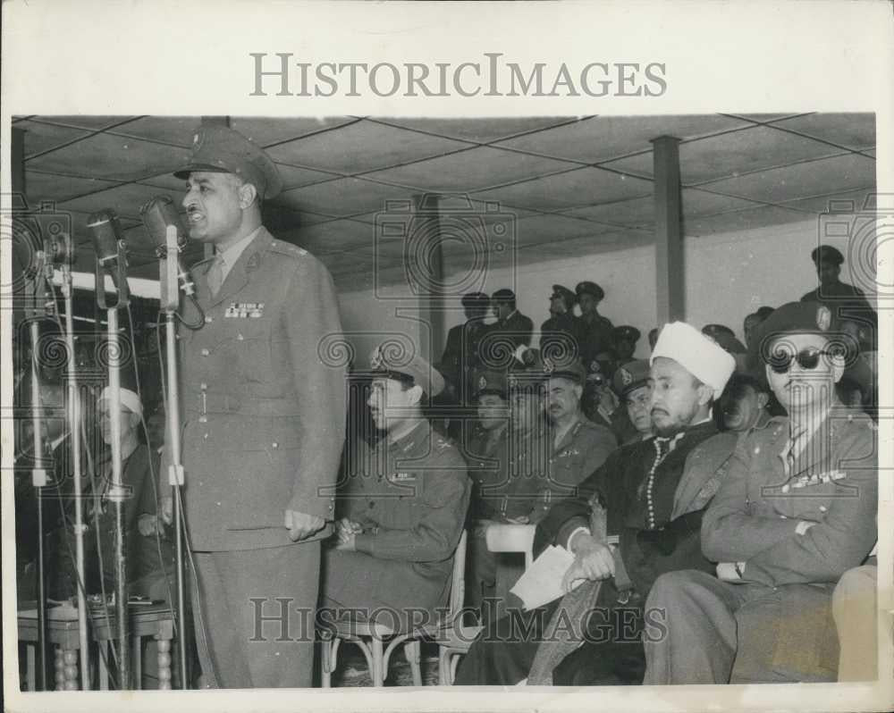 1955 Press Photo Egyptian Prime Minister attends ceremony at Shallufa Barracks - Historic Images