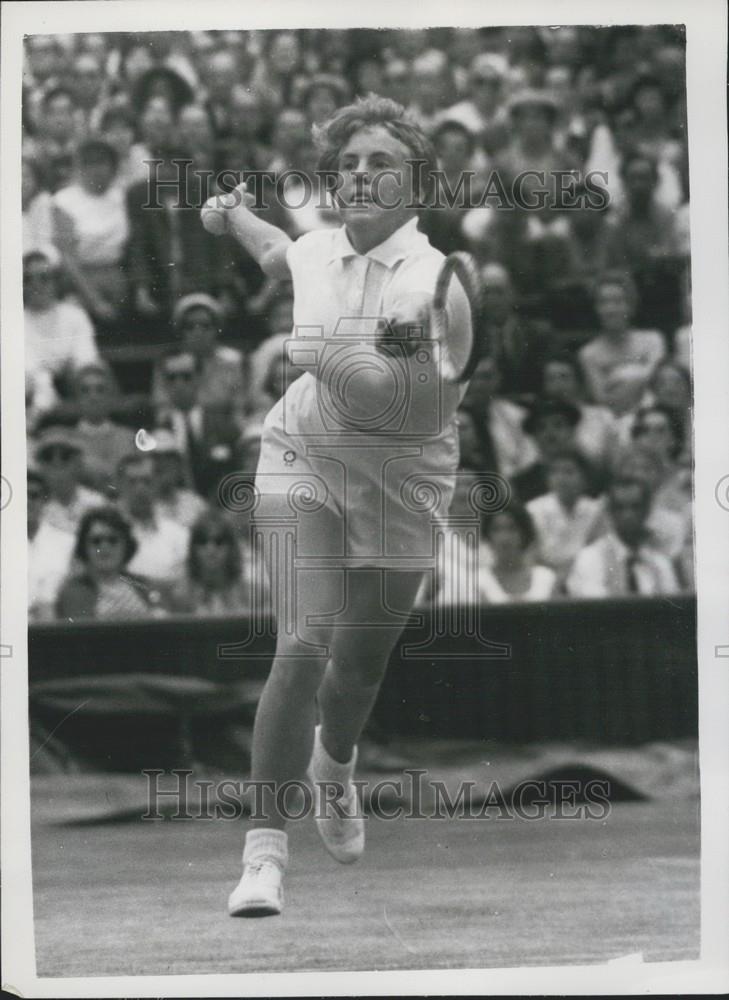 1958 Press Photo Wimbledon Womens Singles Action Shot Ann Haydon - Historic Images