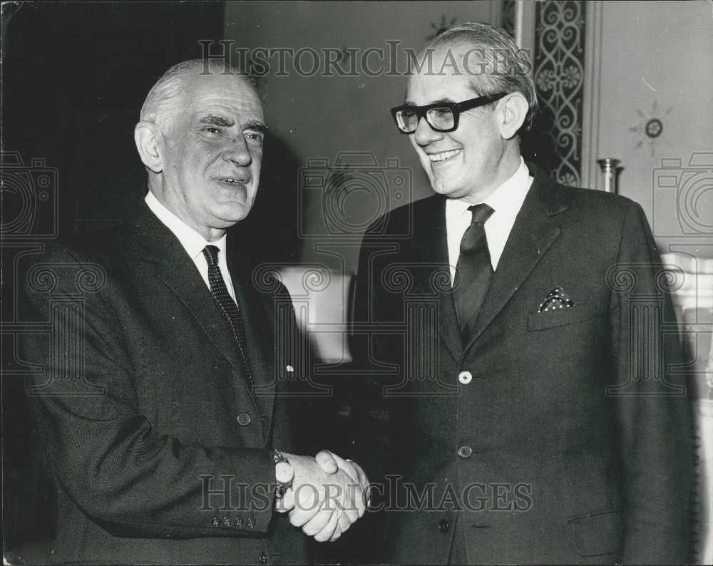 1970 Press Photo Colombian Foreign Minister Sees Mr. Stewart - Historic Images