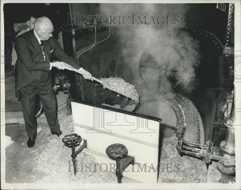 1964 Press Photo Lord Mayor London Alderman C. James Harman Brewing Young's - Historic Images