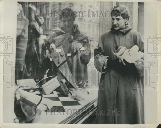 1955 Press Photo Czech Ice Skater Miroslava Nachodska Flees To West - Historic Images