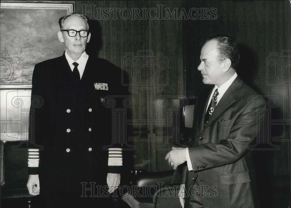 1973 Press Photo US Admiral Kolbert Visits President George Papadopoulos - Historic Images