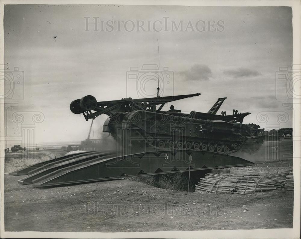 1957 Press Photo Annual Royal Engineers Demonstration - Historic Images