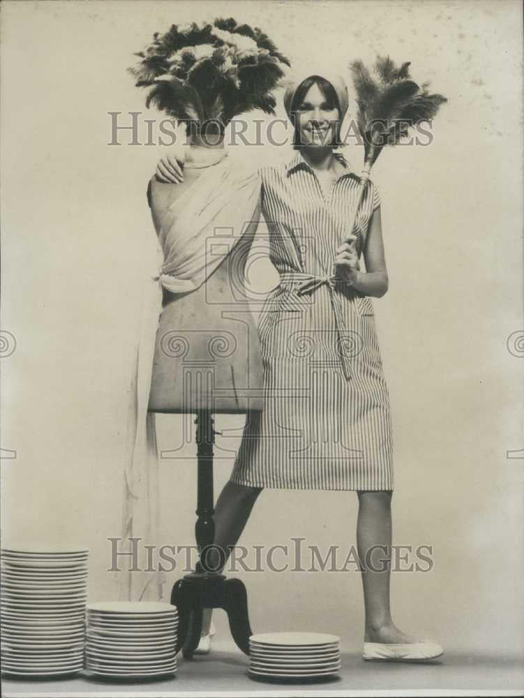 1964 Press Photo Ready To Wear Crylor Is Showing This Dress Design - Historic Images