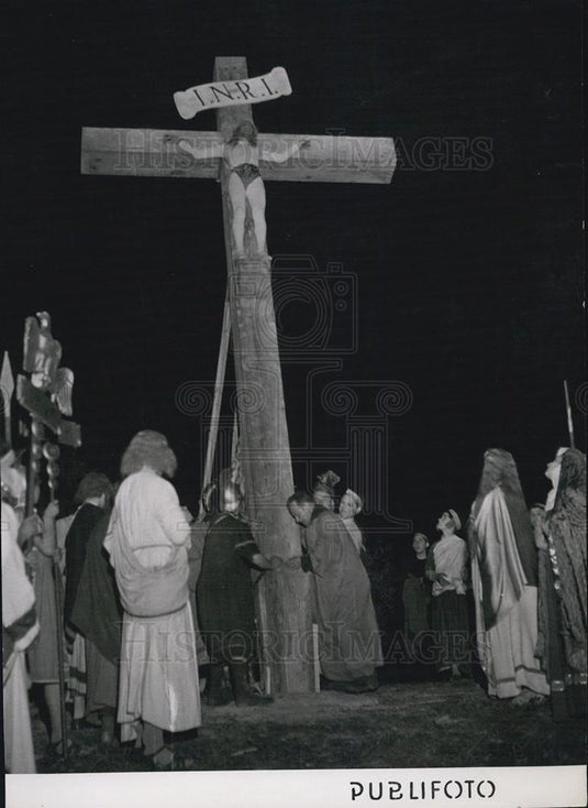 1953 Press Photo Crucifixion Scene During The Passion Play In Grassina, Italy - Historic Images