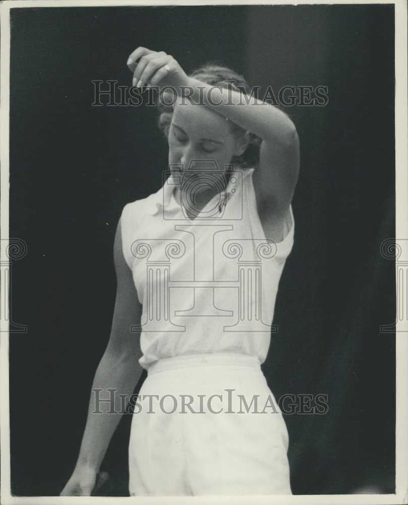 1958 Press Photo Miss A. Mortimer During Match With Miss E. Buding From Germany - Historic Images