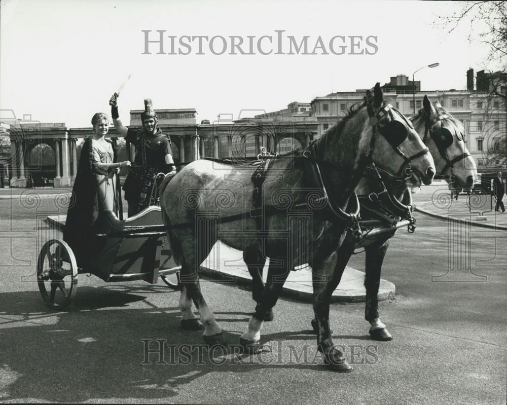 1969 Press Photo Roman Chariot, Anne Buckhurst, Michael Wellings - Historic Images