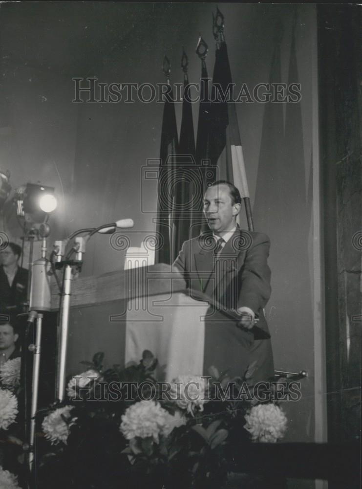 1954 Press Photo Karl Franz Schmidt-Wittmark gives speech - Historic Images