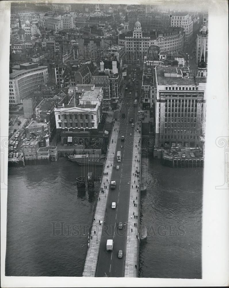 1962 Press Photo Aerial view of London Bridge - Historic Images