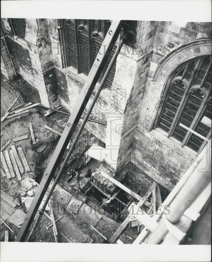 1968 Press Photo Restoration Work Process Chichester Cathedral - Historic Images