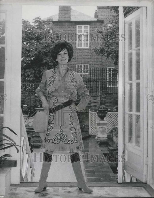1966 Press Photo Mrs Jane Buchanan - Michaelson's "Ranch Party" Outfit - Historic Images