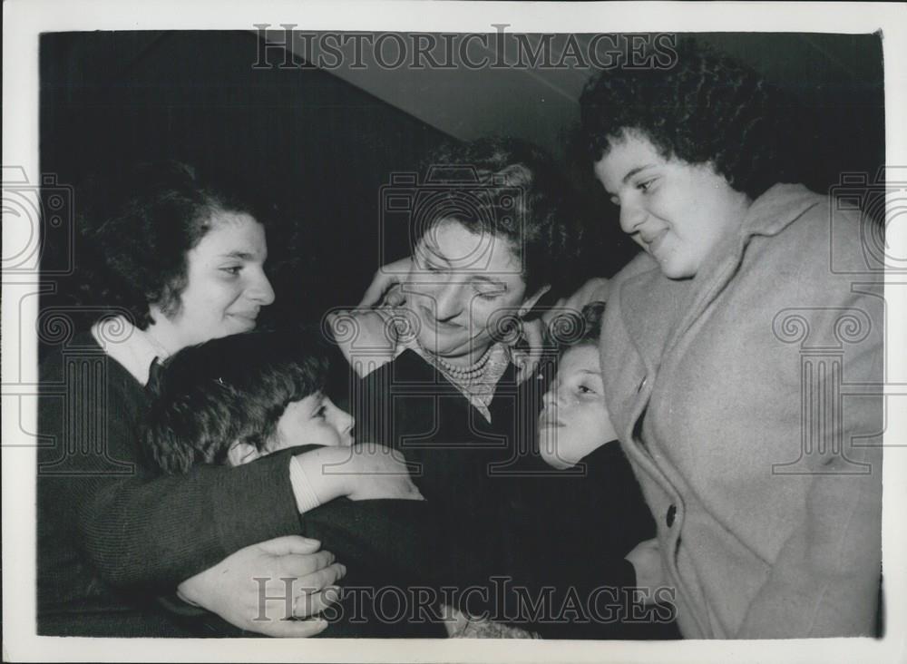 1959 Press Photo Mrs. Christos, released from jail for not reporting earnings, r - Historic Images