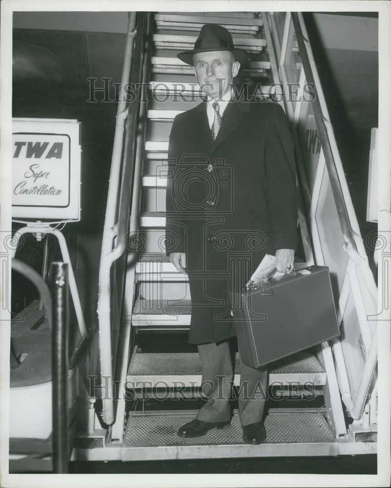 Press Photo Gen. Alfred Gruenther Boards TWA Flight At Idlewild Airport - Historic Images