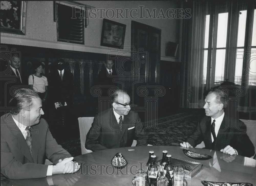1974 Press Photo Cuban Foreign Minister,Dr. Raul Roa,& Hungarian Friques Puja - Historic Images