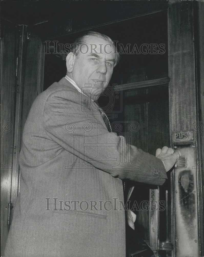 1975 Press Photo State Industry Leaders Meeting Leaders of Nastionalised - Historic Images