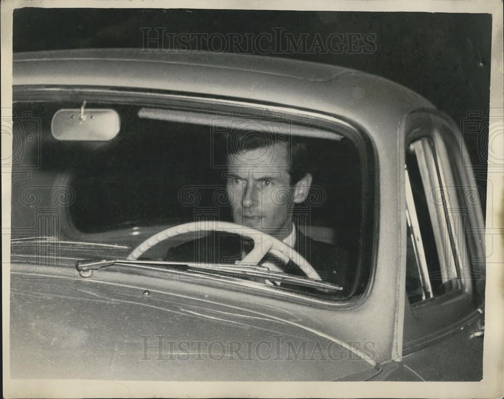 1955 Press Photo Captain Townsend visits Clarence House - Historic Images