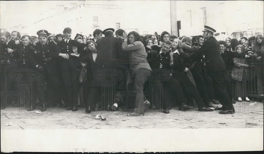 1973 Press Photo Police hold back crowds for Osmond Brothers concert tickets - Historic Images