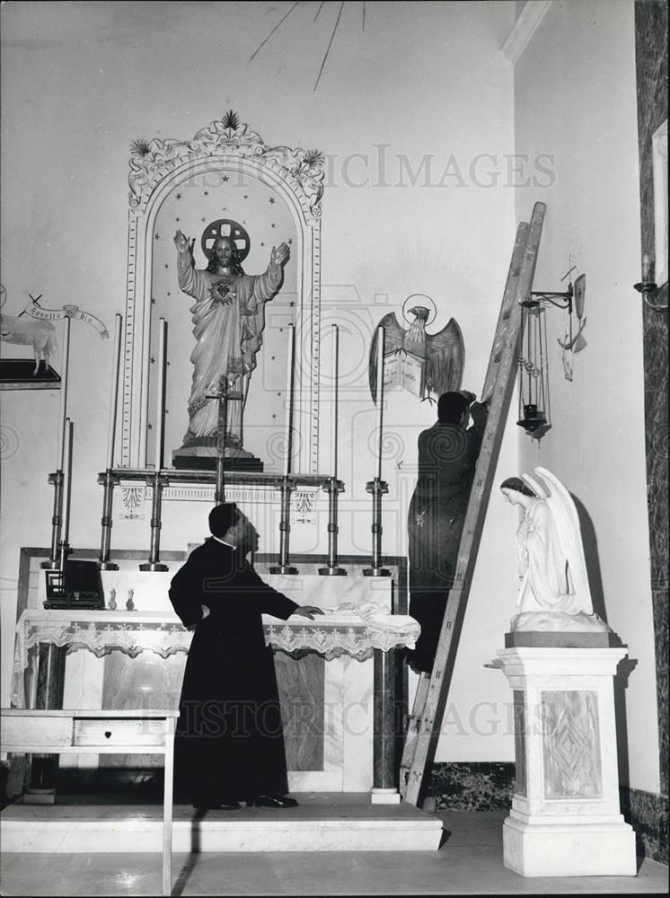 1966 Press Photo Sergio Marcelli Paints Fresco-Rome's Ascenation Church - Historic Images