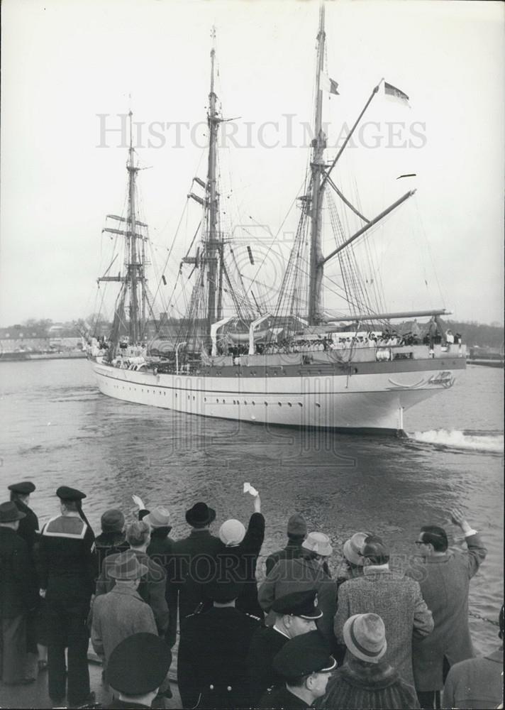 1962 Press Photo Sailing Training Ship Gorch Fock Put To Sea Federal Navy - Historic Images