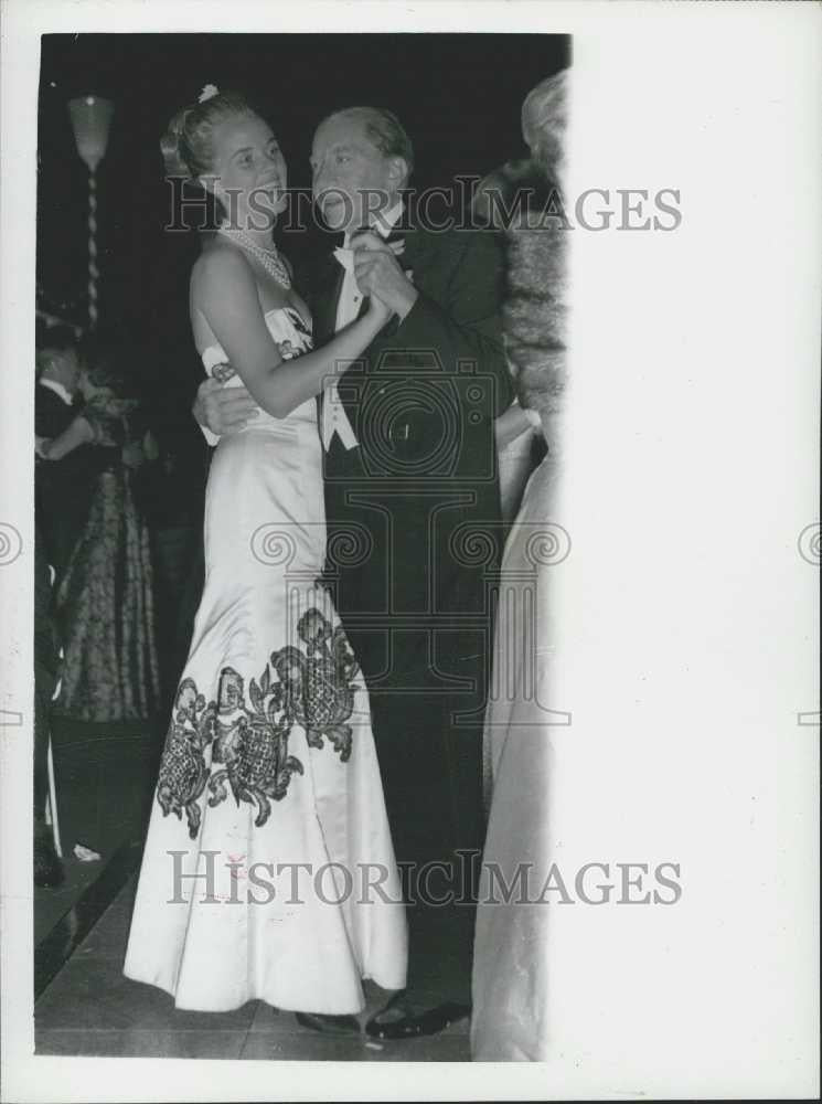 1960 Press Photo Millionaire  Paul Getty Holds Party at his 1,000,000 Home - Historic Images