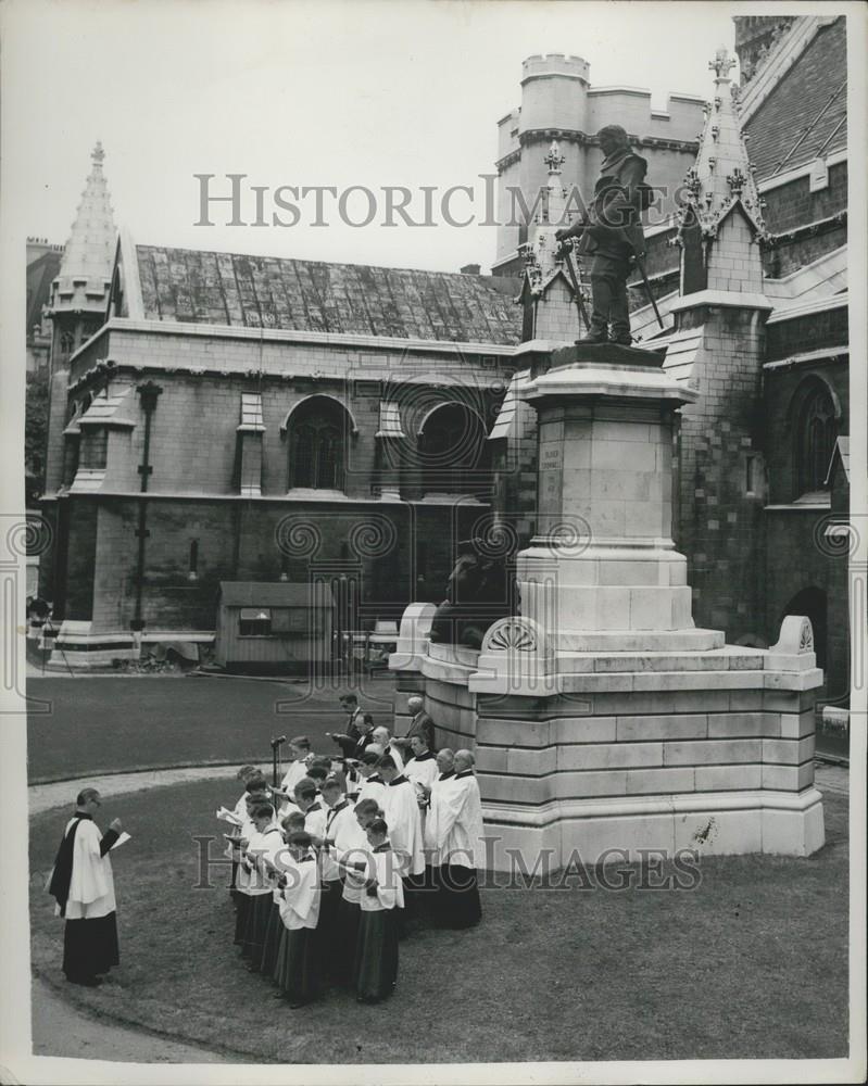 1955 Press Photo Cromwell Association Service Commemorating Cromwell&#39;s Death - Historic Images