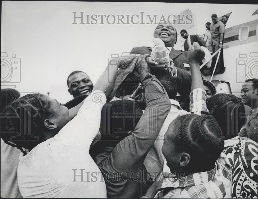 1975 Press Photo Rev Ndabaningi Sithole Leader of Former Zimbabwe Union - Historic Images