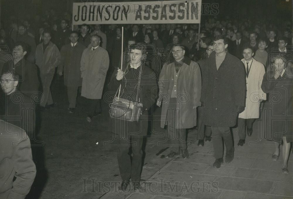 Press Photo ommunist Staged Demonstration Against The War In Vietnam - Historic Images