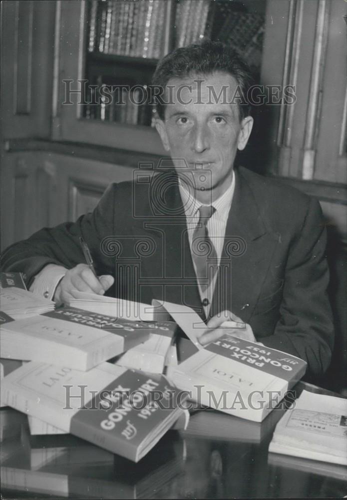 1957 Press Photo Prix Goncourt Literary Award Roger Vailland Writer Journalist - Historic Images