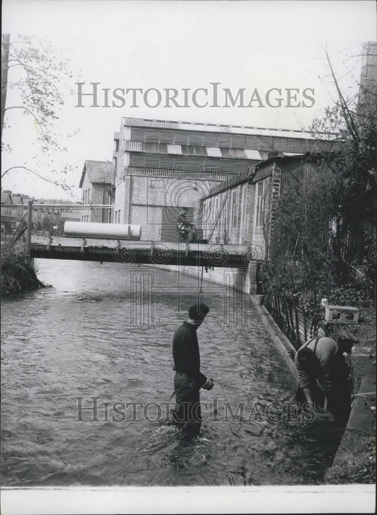 Press Photo River Wyle cause the embankment to erode - Historic Images
