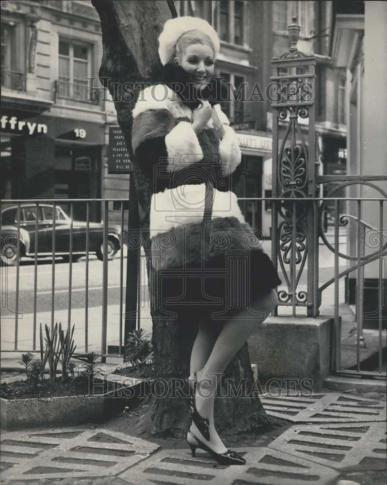 1967 Press Photo Fur Fashions for the Autumn Shown by the London Fur Fashions - Historic Images