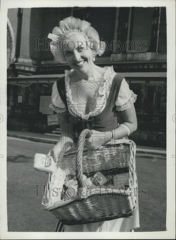 1959 Press Photo Jean Miller in Regency Costume  18th-Century Tradition Revival - Historic Images