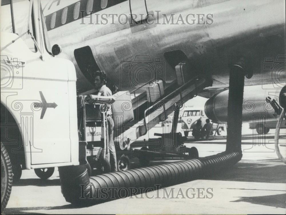 1971 Press Photo A Cat Deadhead air tube &quot;Mietzi&quot; In DC-8 - Historic Images