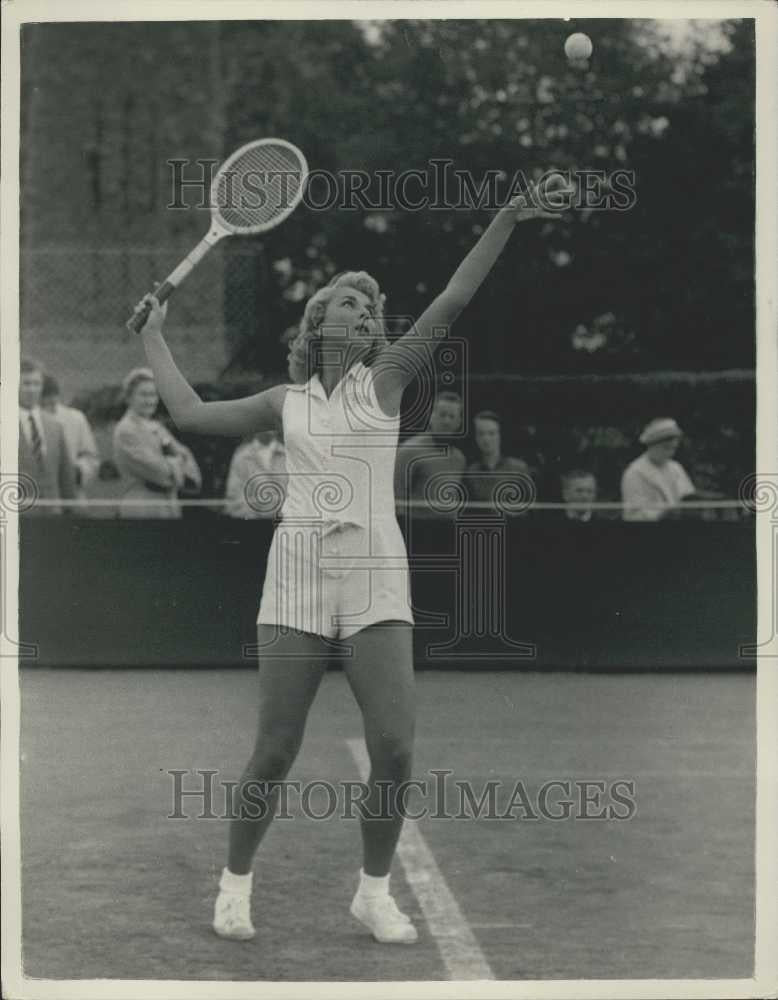 1958 Press Photo K Fageros Wearing One Piece Outfit At Wimbledon - Historic Images