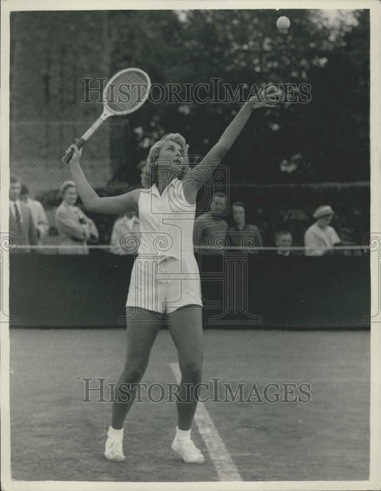 1958 Press Photo K Fageros Wearing One Piece Outfit At Wimbledon - Historic Images