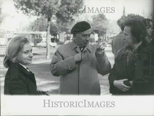 1966 Press Photo Delegation of Italian Communists Put Flowers On Grave of Leader - Historic Images