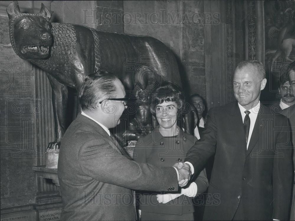 1965 Press Photo American &#39;spaceman&#39; John Glenn visits today Rome - Historic Images