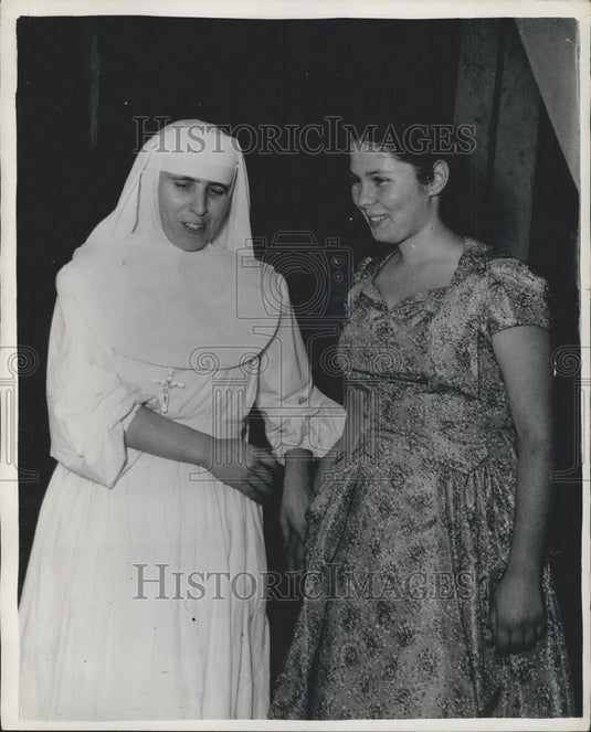 1953 Press Photo Ex-King Farouk's Daughter After Operation In Rome-appendicitis - Historic Images