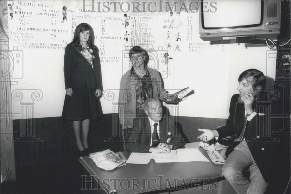 1975 Press Photo Wimbledon's First Betting Booth - Historic Images