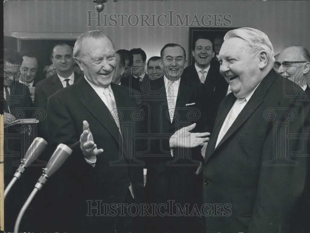 1962 Press Photo German Minister of Economics Prof. Erhard Turns 65 - Historic Images