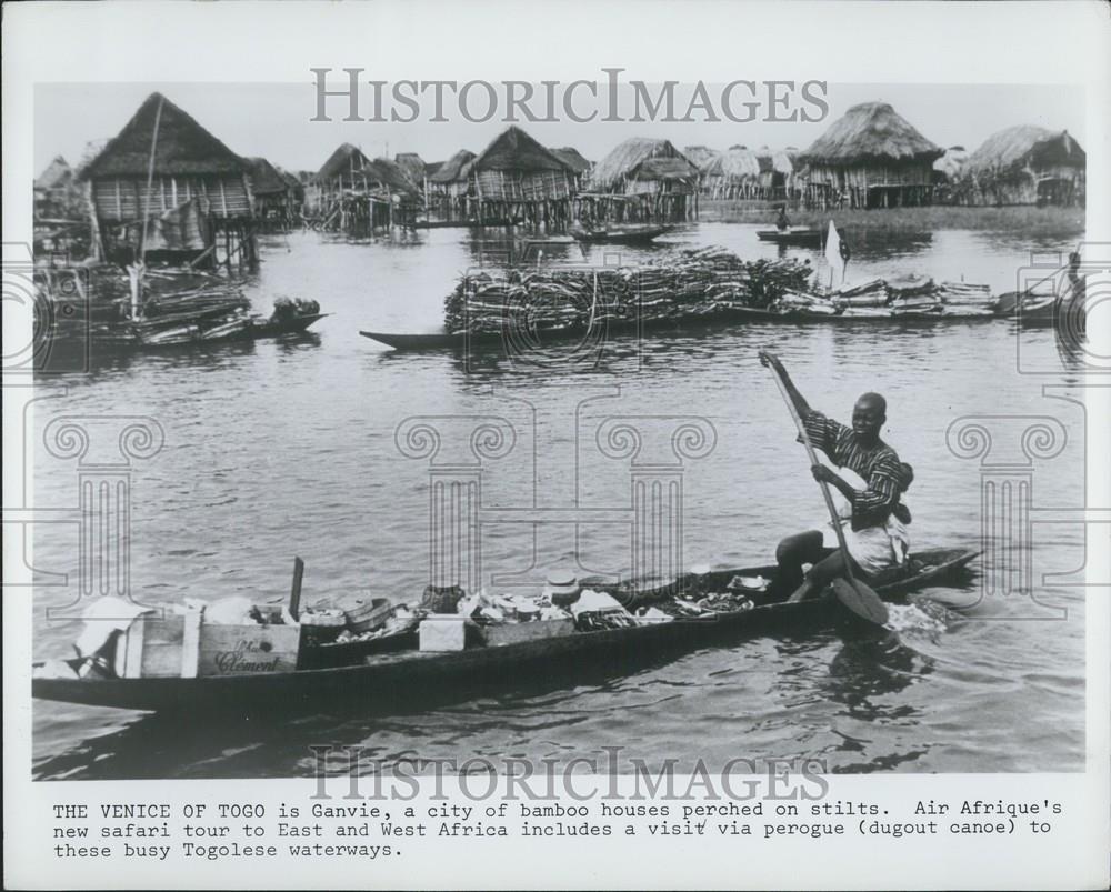 Press Photo Ganvie, Togo, Bamboo Houses On Stilts, Canoes - Historic Images