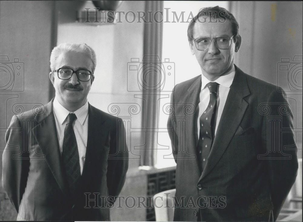 1988 Press Photo Jan Eliasson and Iraqi Tareq Ziz - Historic Images