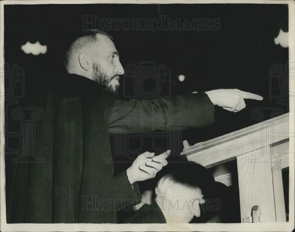 1954 Press Photo Abbe Pierre AKA Modern St Vincent De Paul At Central Hall - Historic Images