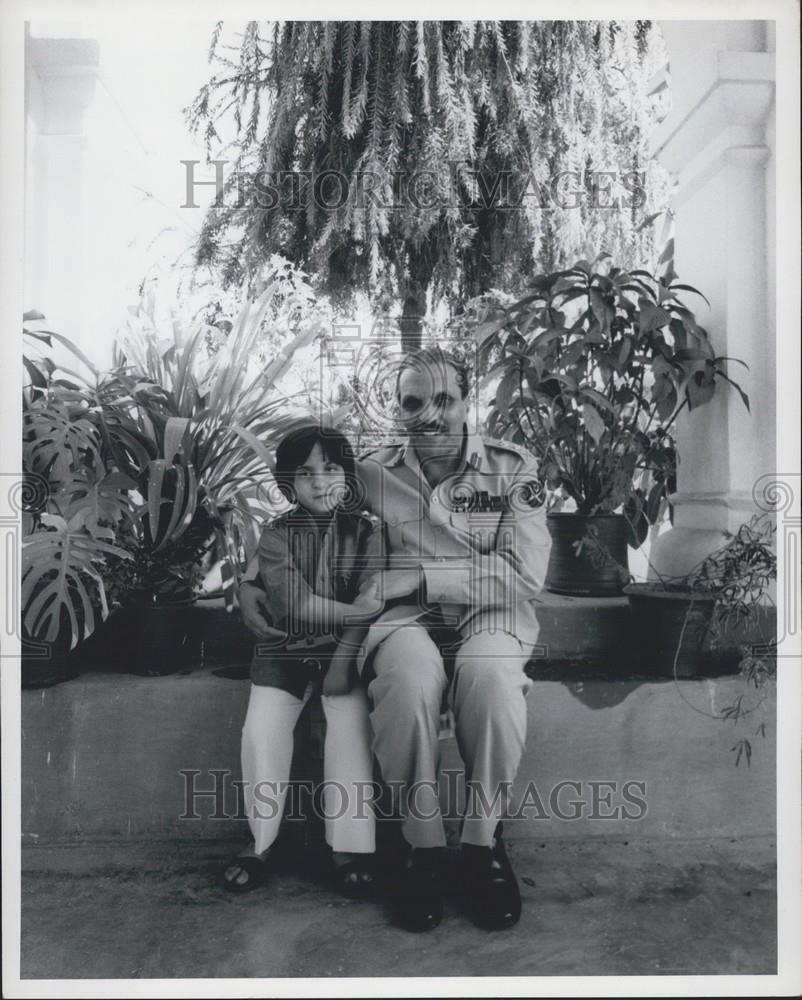 1978 Press Photo Gen. Zia. UL Haq of Pakistan and daughter Zian - Historic Images