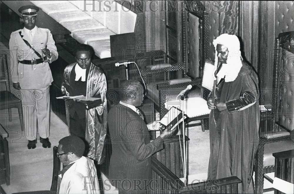 Press Photo President Daniel Arap Moi Kenya Sworn In MP Baringo Fred Mati - Historic Images